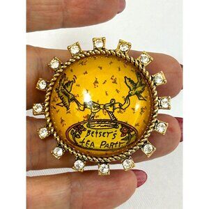 Betsy Johnson Tea Party Fashion Ring Vtg 7 Lucite Crystals Gold Tone Signed